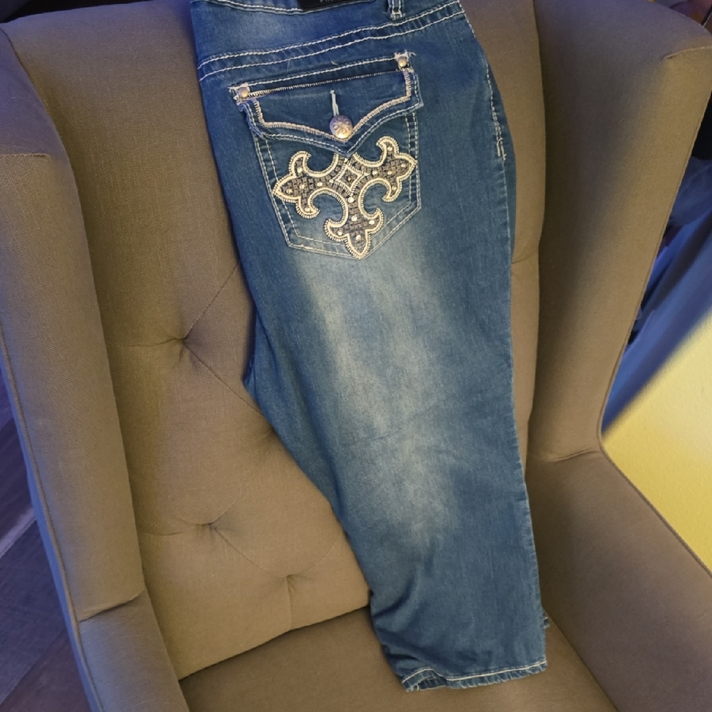 Indigo  Capri Jeans with Embellished Pocket